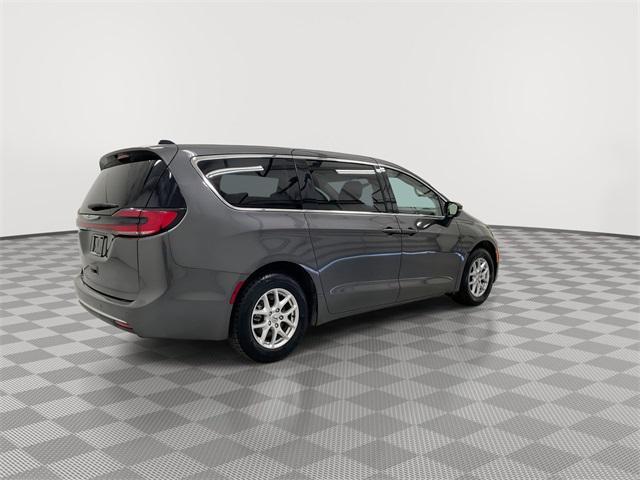 Photo of 2023 Granite Crystal Metallic Clearcoat Chrysler Pacifica