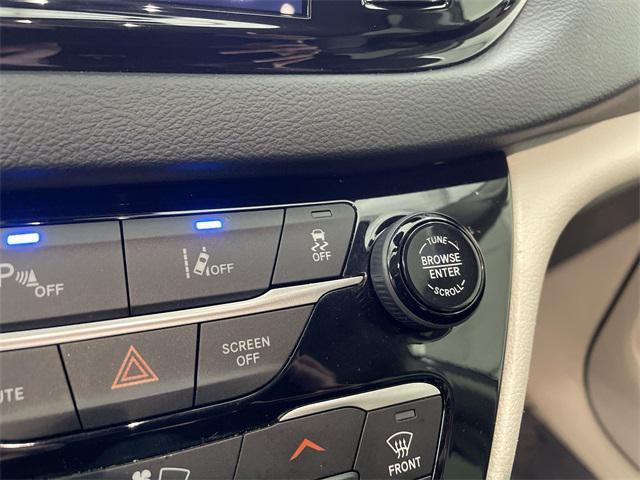 Photo of 2023 Granite Crystal Metallic Clearcoat Chrysler Pacifica