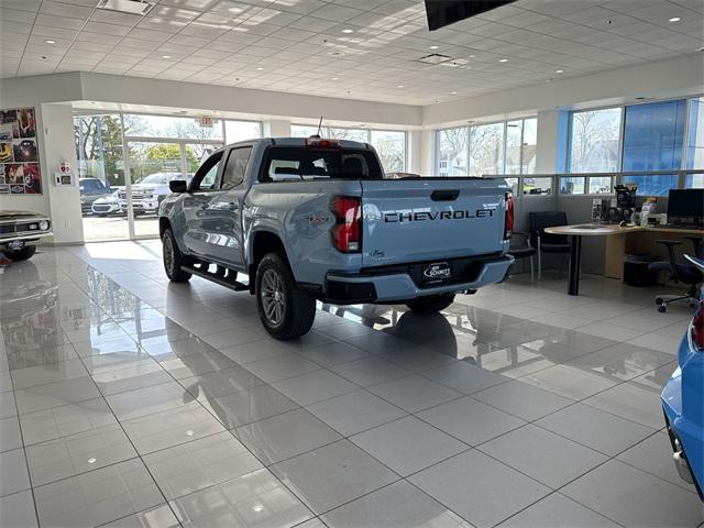 Photo of 2025 Snowdrift Metallic Chevrolet Colorado