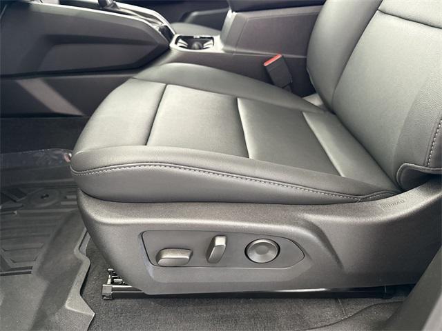 Photo of 2025 Snowdrift Metallic Chevrolet Colorado