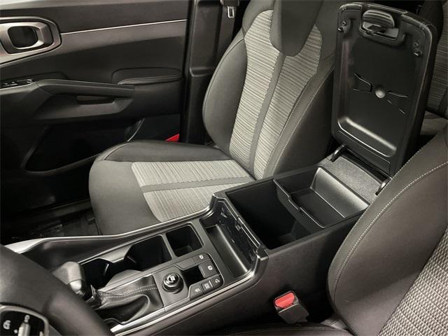 Photo of 2024 Everlasting Silver Kia Sorento