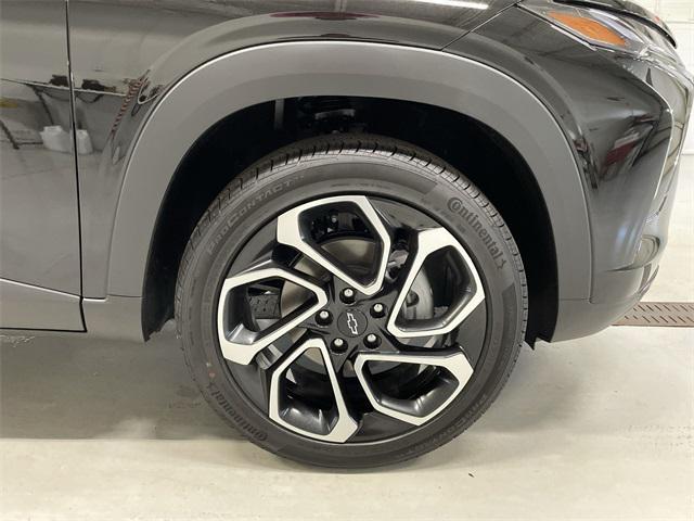 Photo of 2025 Mosaic Black Metallic Chevrolet Trax