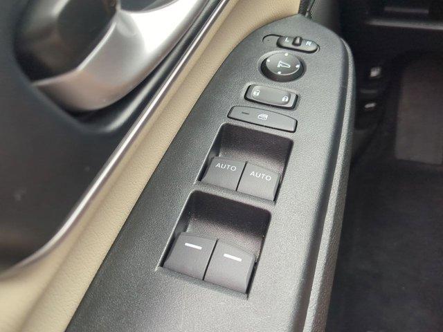 Photo of 2022 Platinum White Pearl Honda CR-V