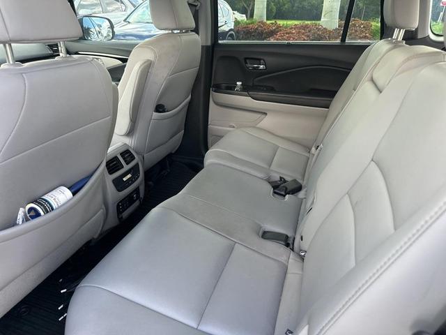 Photo of 2017 Steel Sapphire Metallic Honda Pilot