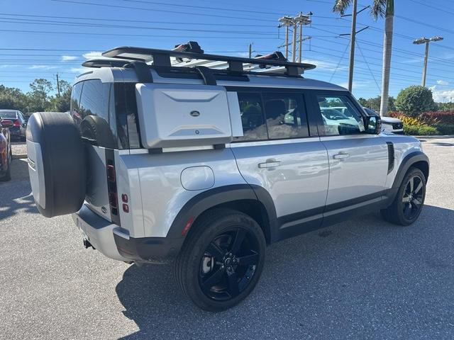 Photo of 2023 Hakuba Silver Land Rover Defender