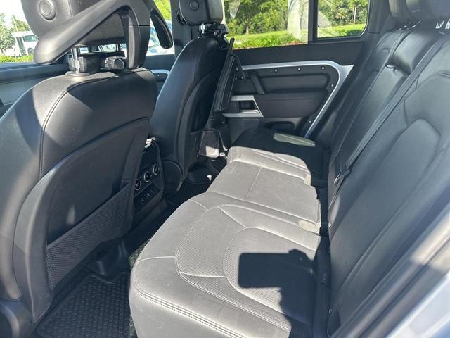 Photo of 2023 Hakuba Silver Land Rover Defender