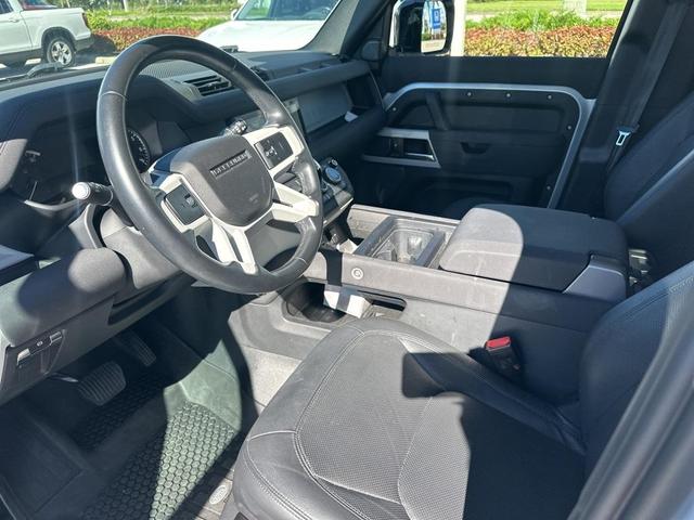 Photo of 2023 Hakuba Silver Land Rover Defender