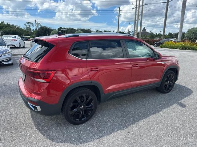 Photo of 2022 Kings Red Volkswagen Taos