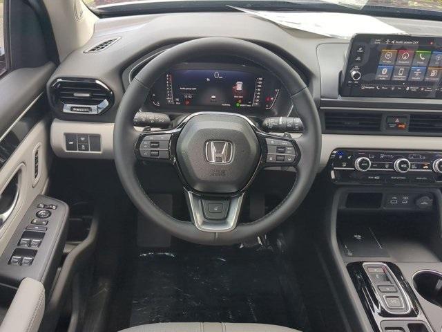Photo of 2025 Obsidian Blue Pearl Honda Pilot