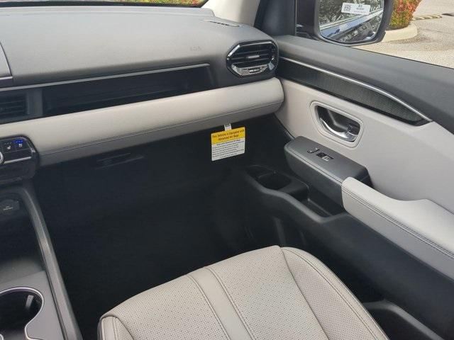 Photo of 2025 Obsidian Blue Pearl Honda Pilot