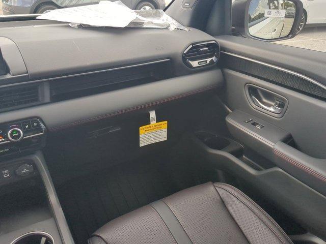 Photo of 2025 Platinum White Pearl Honda Pilot