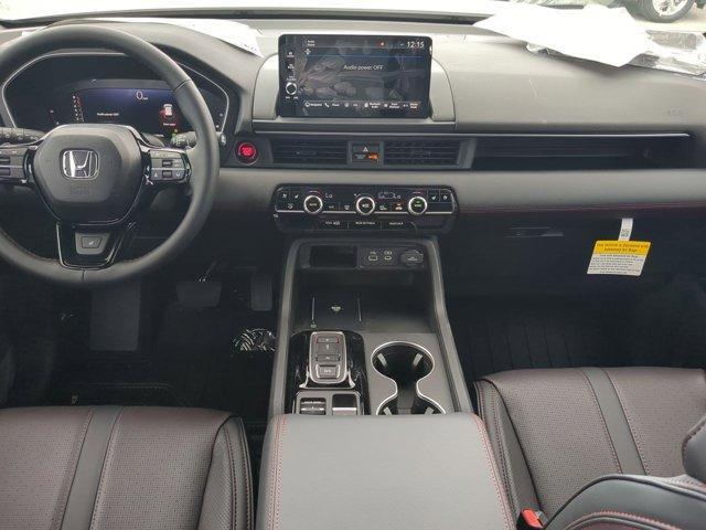 Photo of 2025 Platinum White Pearl Honda Pilot