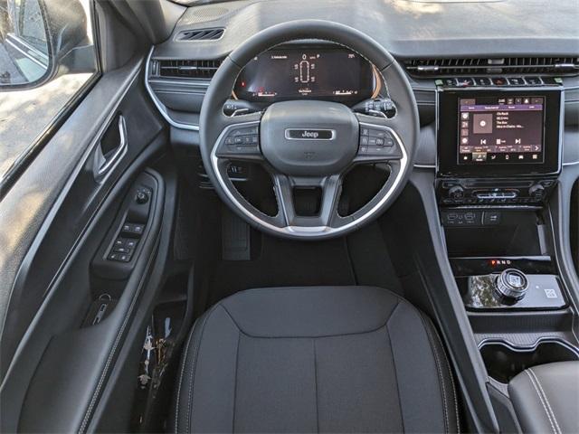 Photo of 2025 Metallic Jeep Grand Cherokee L