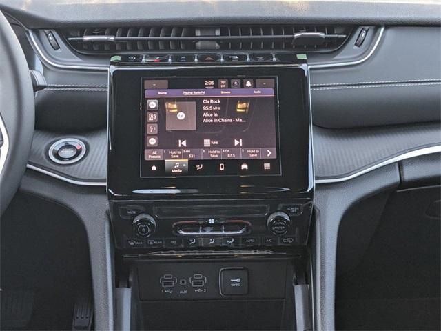 Photo of 2025 Metallic Jeep Grand Cherokee L