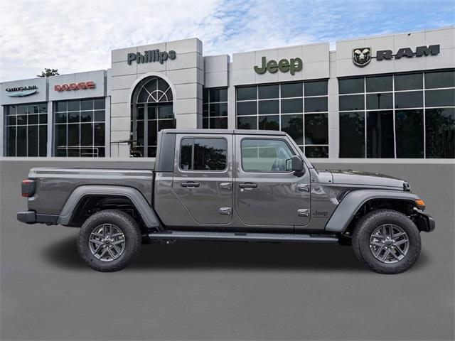 Photo of 2025 Granite Crystal Clearcoat Metallic Jeep Gladiator