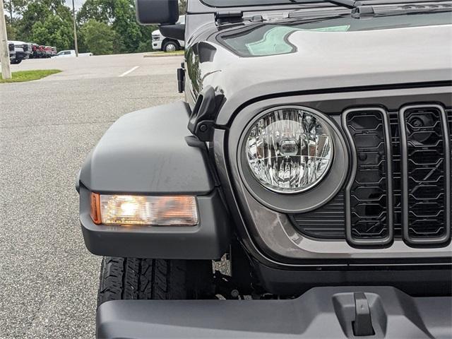 Photo of 2025 Granite Crystal Clearcoat Metallic Jeep Gladiator