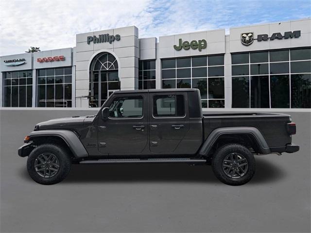 Photo of 2025 Granite Crystal Clearcoat Metallic Jeep Gladiator