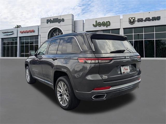 Photo of 2022 Metallic Jeep Grand Cherokee