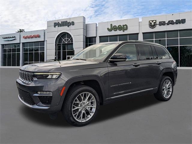 Photo of 2022 Metallic Jeep Grand Cherokee