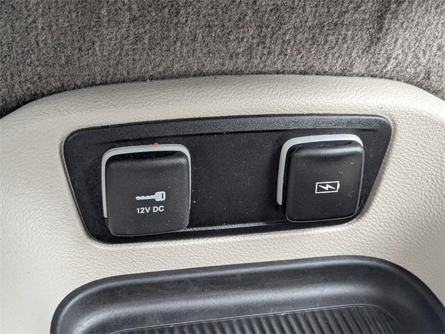 Photo of 2021 Luxury White Pearlcoat Chrysler Pacifica