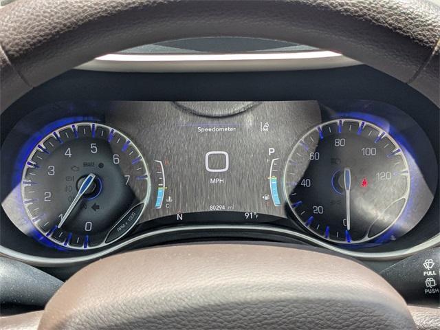 Photo of 2021 Luxury White Pearlcoat Chrysler Pacifica