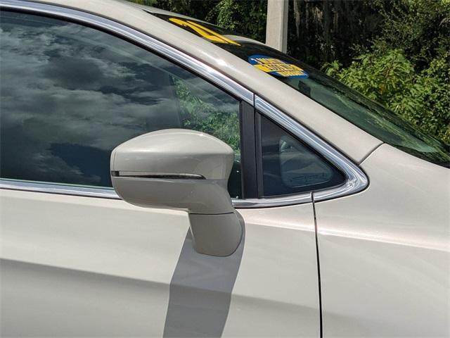 Photo of 2021 Luxury White Pearlcoat Chrysler Pacifica