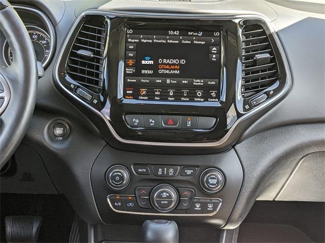 Photo of 2019 Light Brownstone Pearlcoat Jeep Cherokee