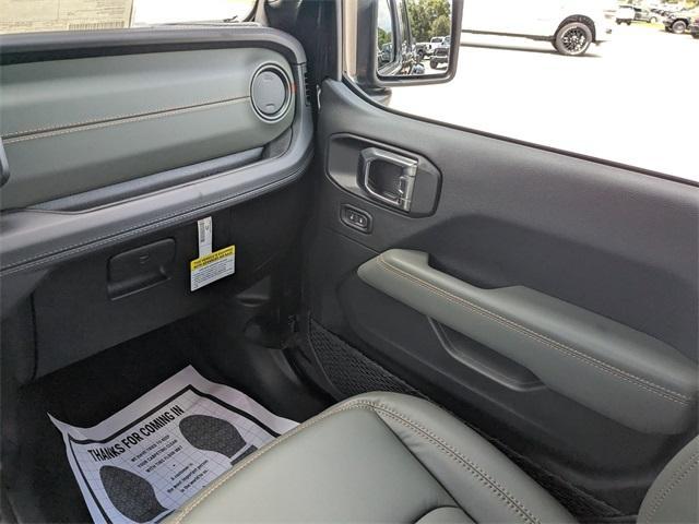 Photo of 2025 Black Clearcoat Jeep Gladiator