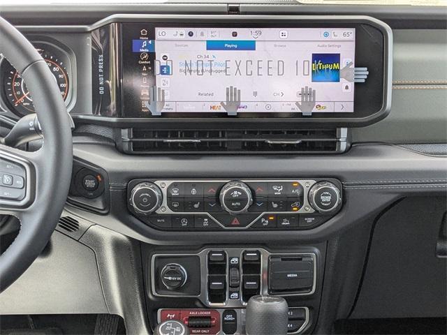 Photo of 2025 Black Clearcoat Jeep Gladiator