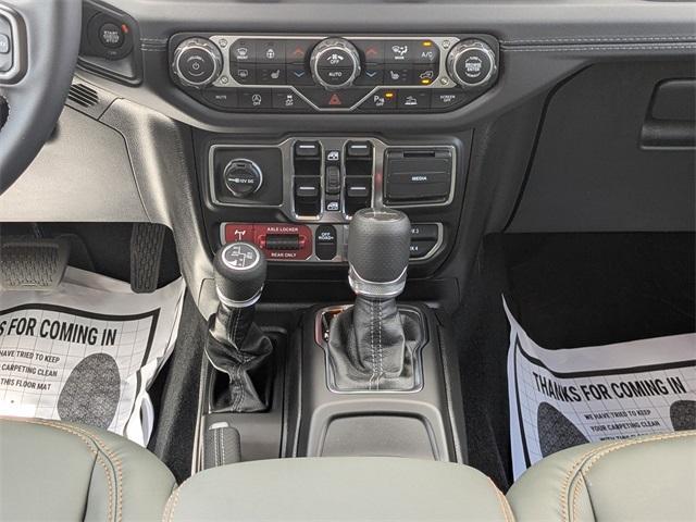 Photo of 2025 Black Clearcoat Jeep Gladiator