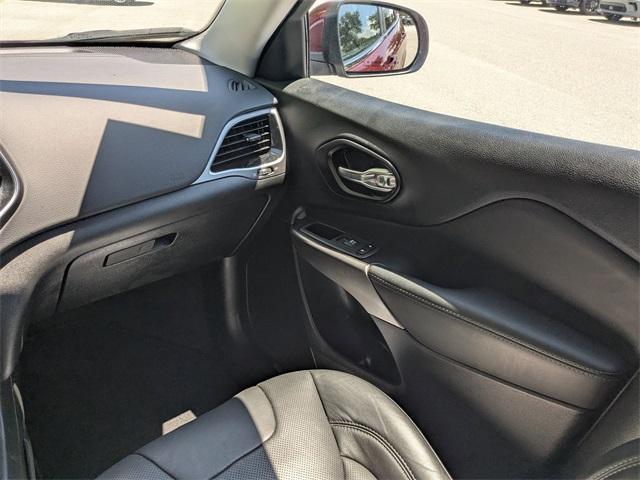 Photo of 2021 Velvet Red Pearlcoat Jeep Cherokee