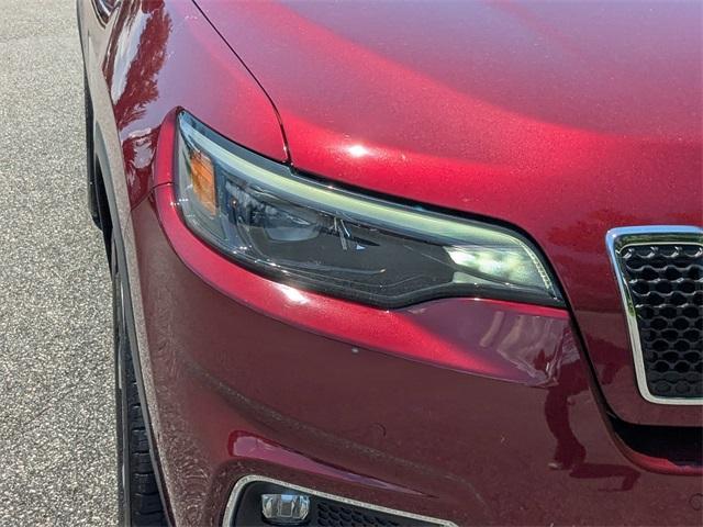 Photo of 2021 Velvet Red Pearlcoat Jeep Cherokee