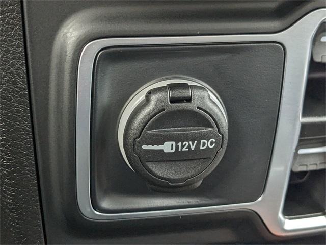 Photo of 2025 Bright White Clearcoat Jeep Gladiator