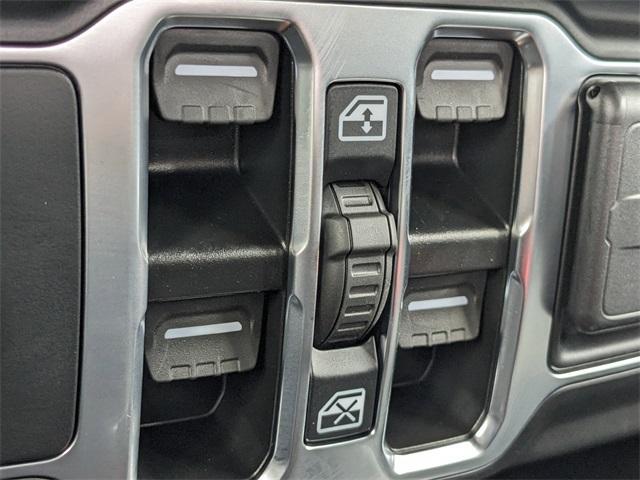 Photo of 2025 Bright White Clearcoat Jeep Gladiator