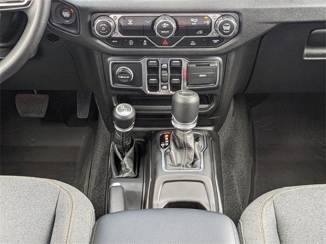 Photo of 2025 Bright White Clearcoat Jeep Gladiator