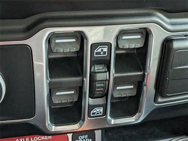 Photo of 2023 Silver Zynith Clearcoat Jeep Gladiator