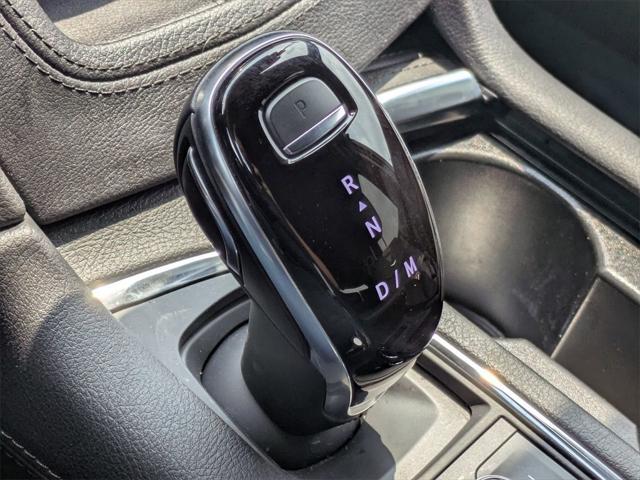 Photo of 2022 Crystal White Tricoat Cadillac XT5