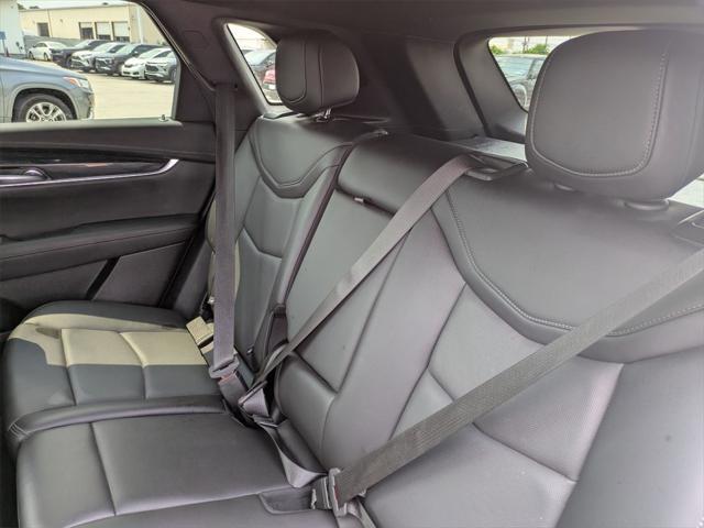 Photo of 2022 Crystal White Tricoat Cadillac XT5