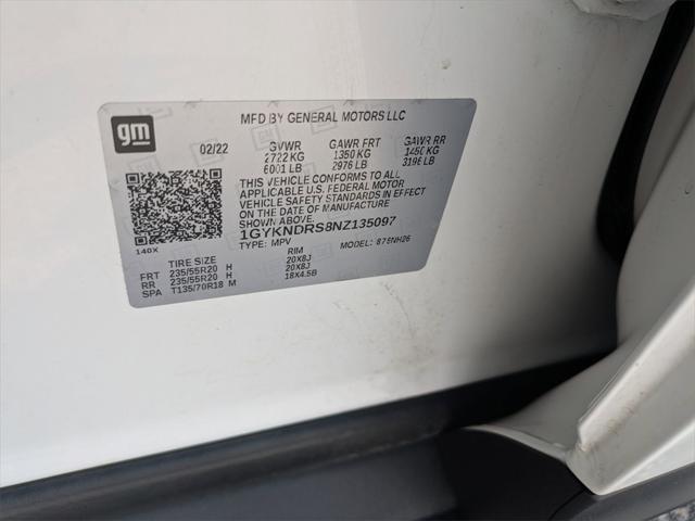 Photo of 2022 Crystal White Tricoat Cadillac XT5