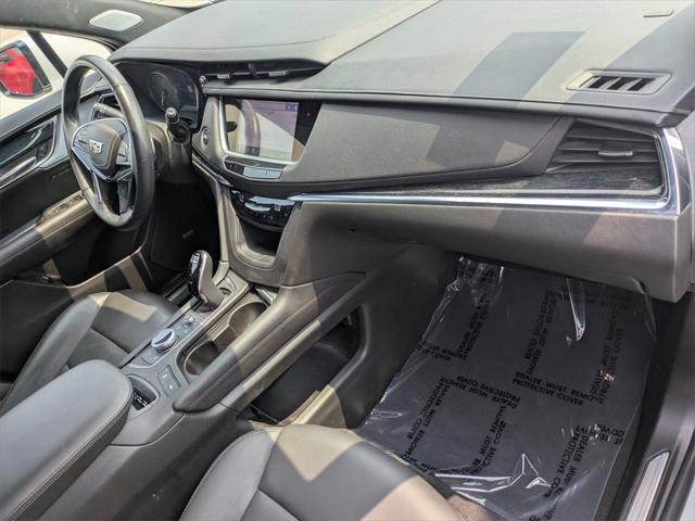 Photo of 2022 Crystal White Tricoat Cadillac XT5