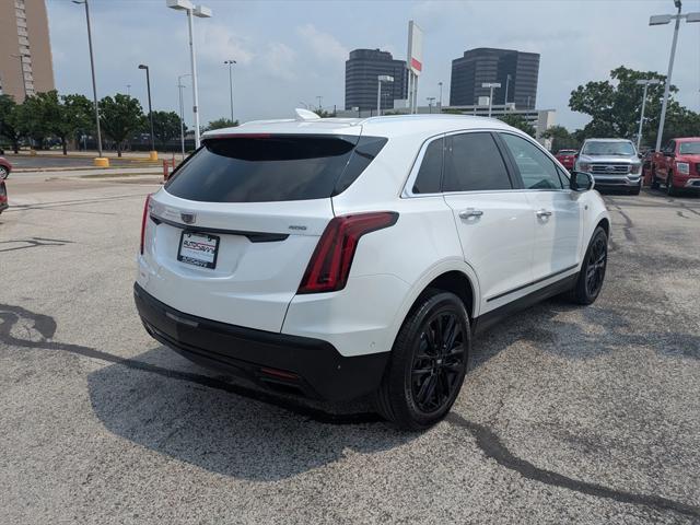 Photo of 2022 Crystal White Tricoat Cadillac XT5