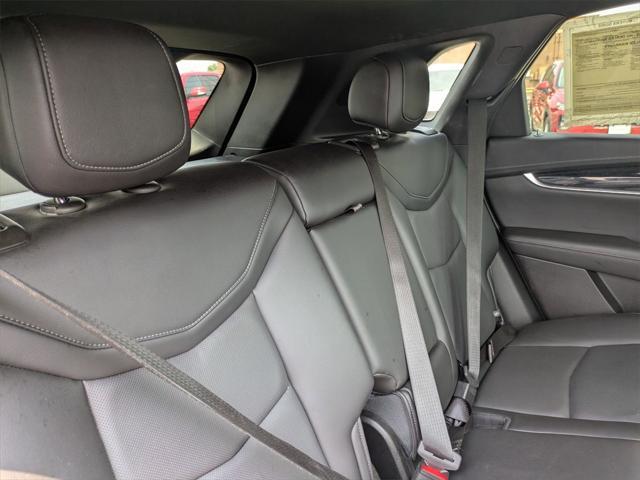 Photo of 2022 Crystal White Tricoat Cadillac XT5