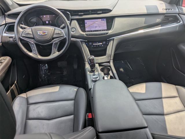 Photo of 2022 Crystal White Tricoat Cadillac XT5