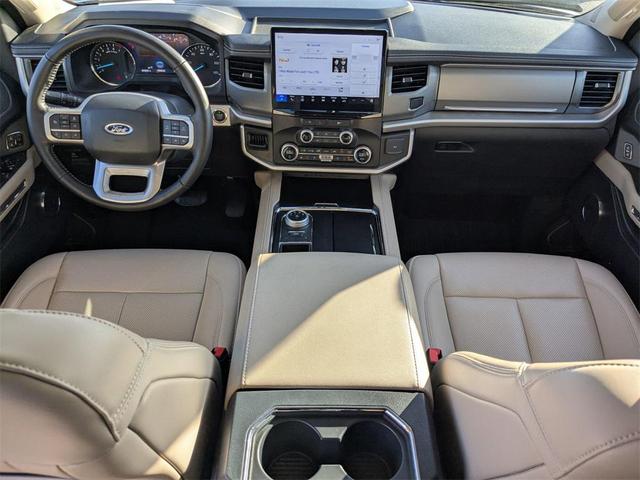 Photo of 2024 Iconic Silver Metallic Ford Expedition