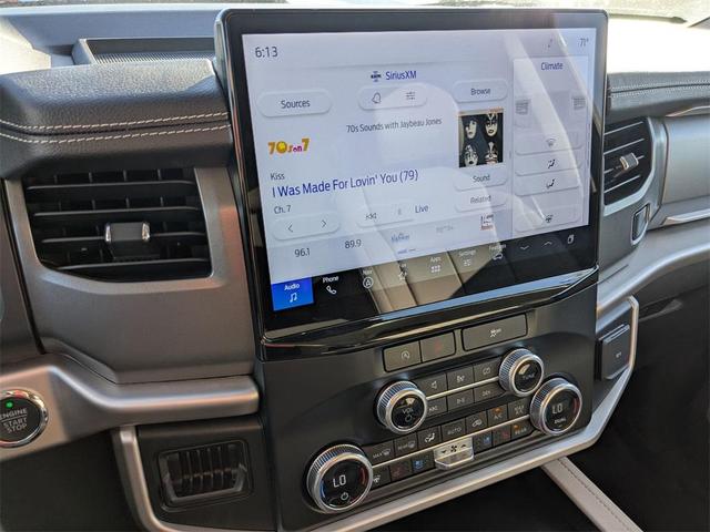 Photo of 2024 Iconic Silver Metallic Ford Expedition