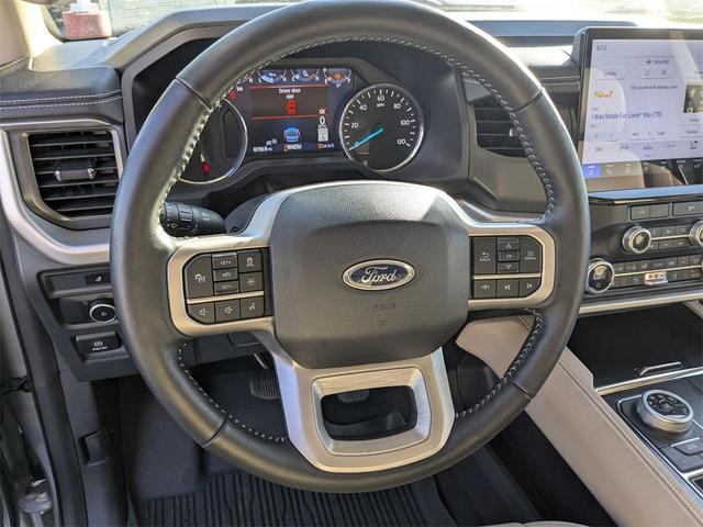 Photo of 2024 Iconic Silver Metallic Ford Expedition