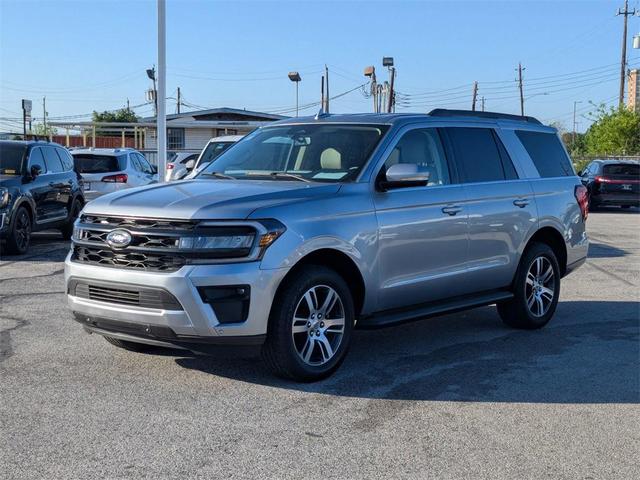 Photo of 2024 Iconic Silver Metallic Ford Expedition