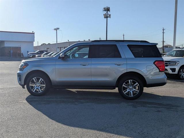 Photo of 2024 Iconic Silver Metallic Ford Expedition