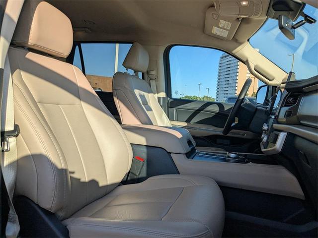 Photo of 2024 Iconic Silver Metallic Ford Expedition