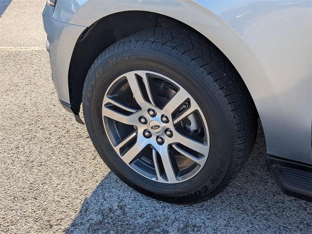 Photo of 2024 Iconic Silver Metallic Ford Expedition